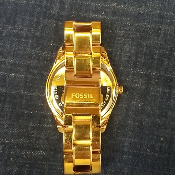 Womens Rose Gold Fossil watch - Picture 4 of 8